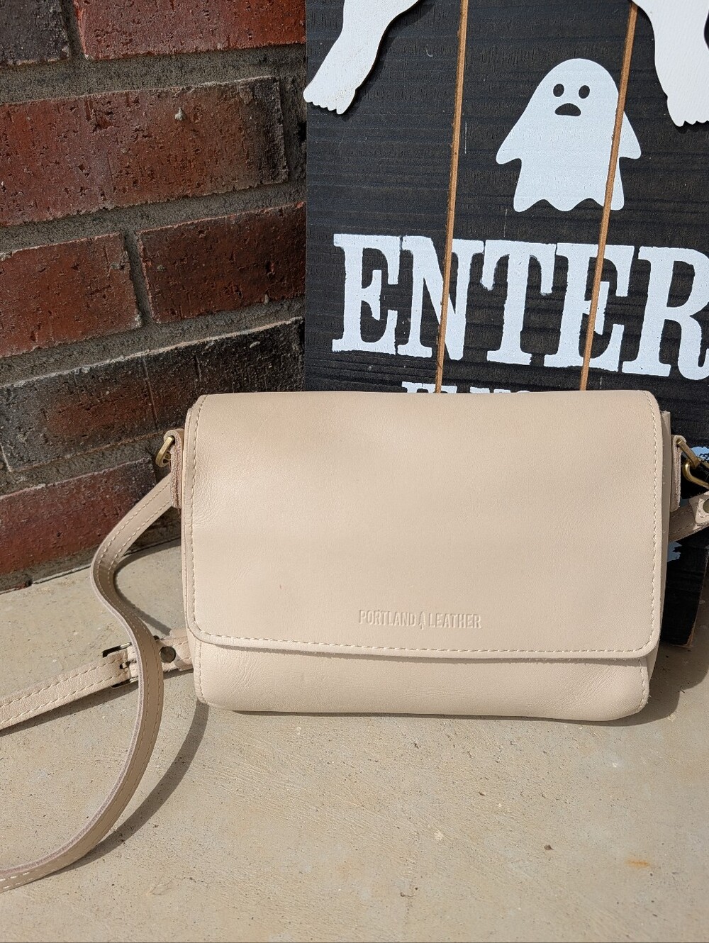 🍂EUC Portland Leather Goods Company Metro Crossbody Bag, Adjustable Strap, Bone